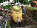 Unterflurcontainer in Baugrube setzen